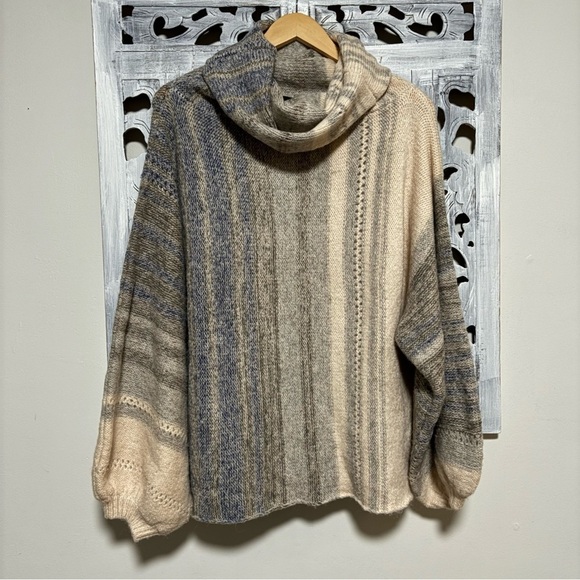 New FATE Cream/Blue Cream Gray Striped Mohair Alpaca Turtleneck Sweater Size M - Picture 2 of 7
